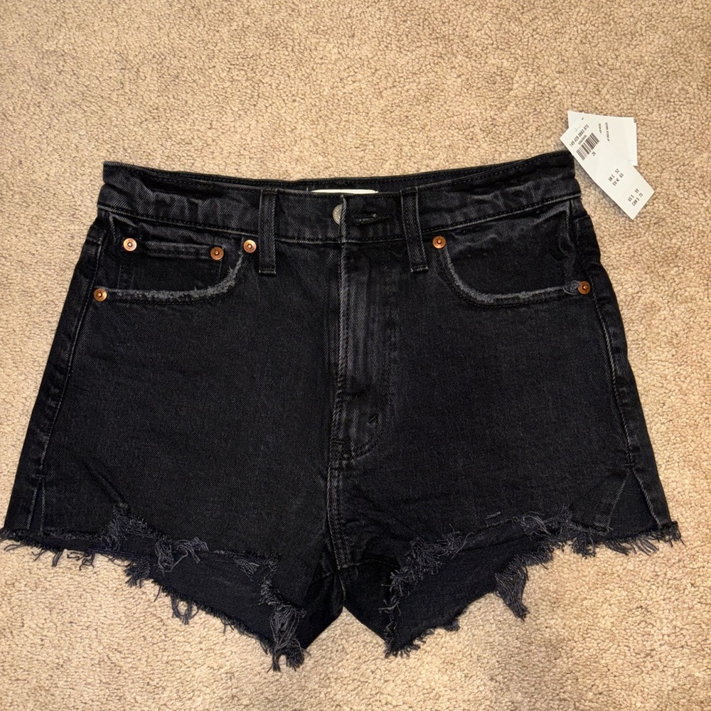 Abercrombie & Fitch “The mom short” high rise